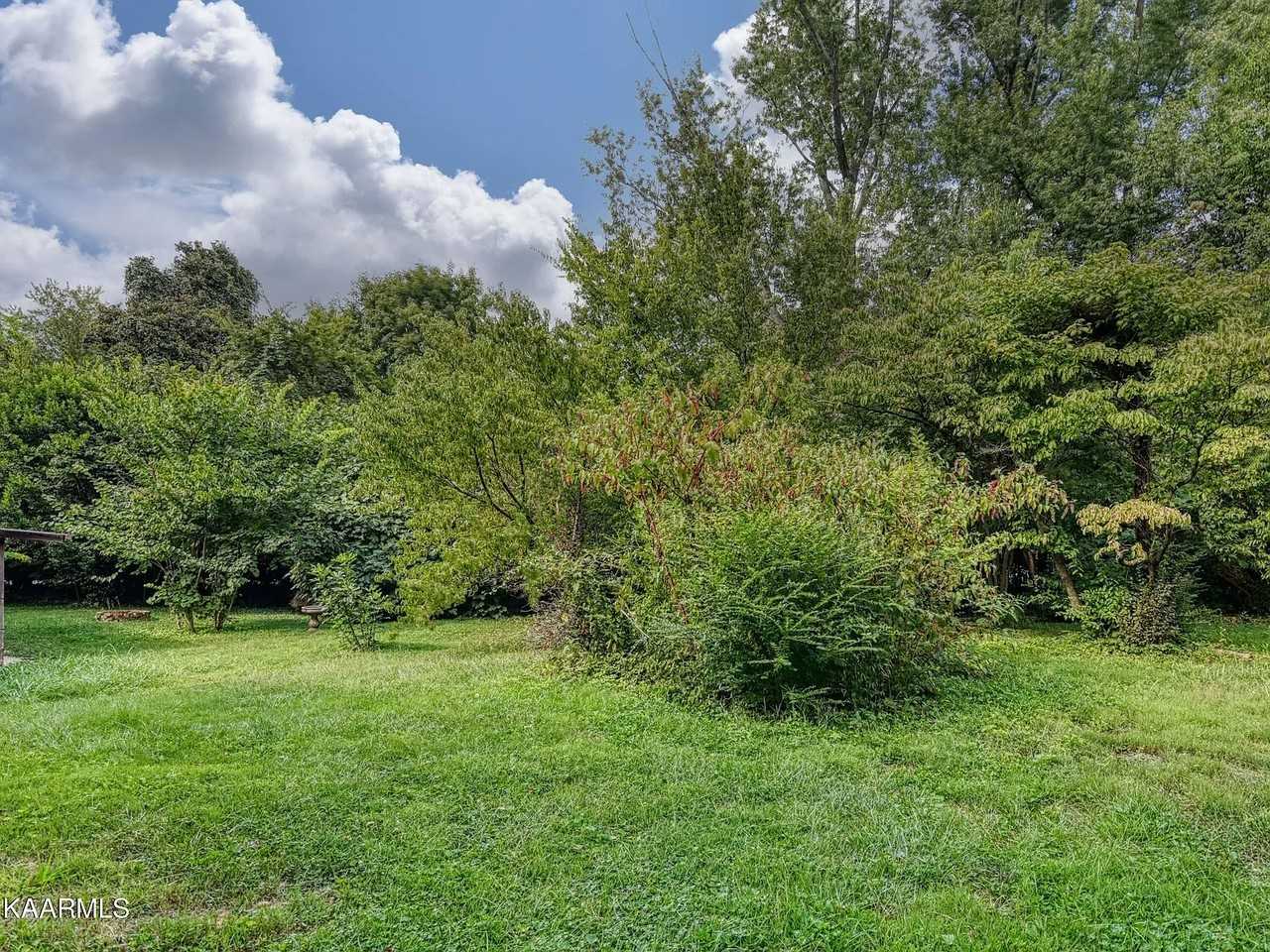 300 Suburban Road - Photo 2 of 32