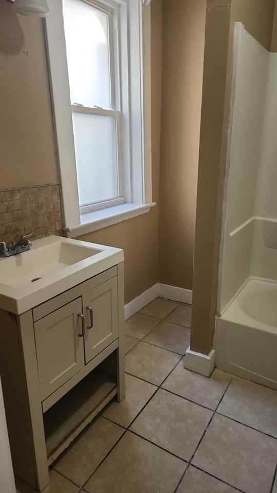 10025 Shale Avenue - Photo 3 of 35