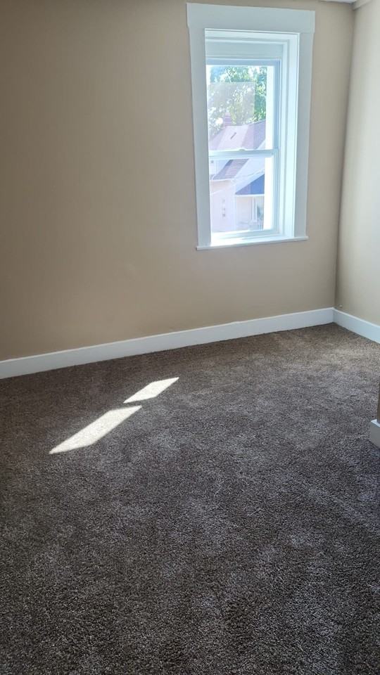 10025 Shale Avenue - Photo 7 of 35