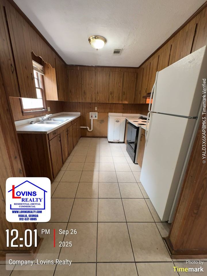 220 Arlington Dr. - Photo 2 of 5