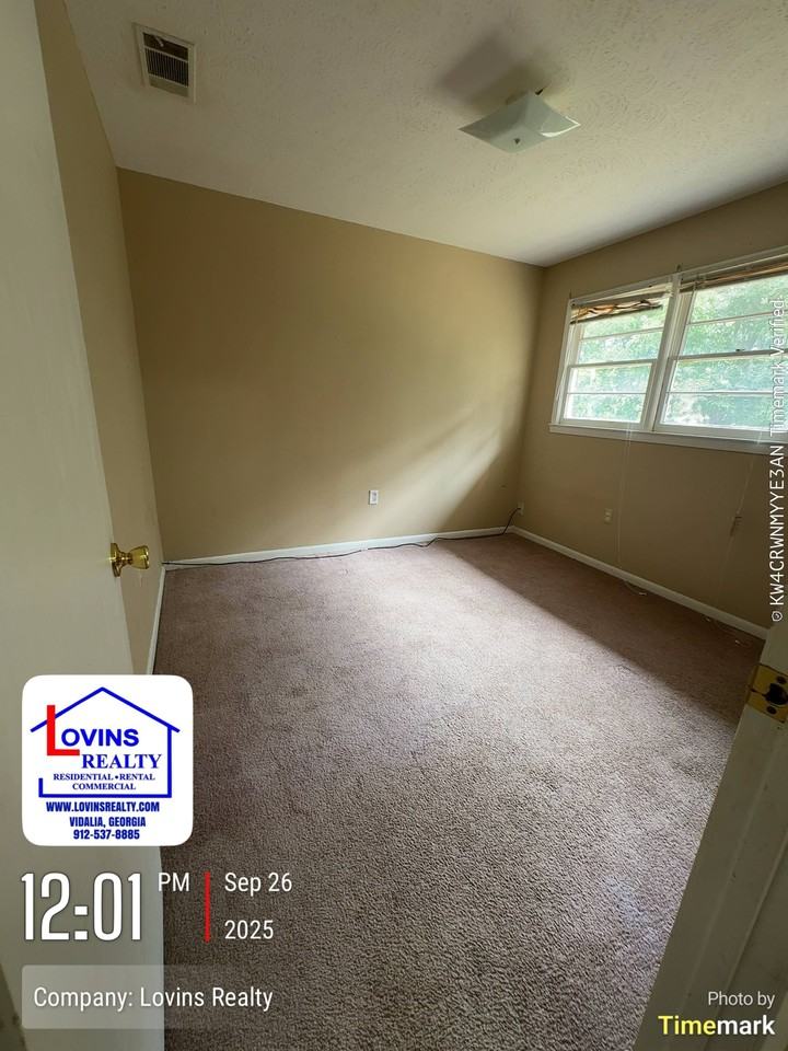 220 Arlington Dr. - Photo 4 of 5