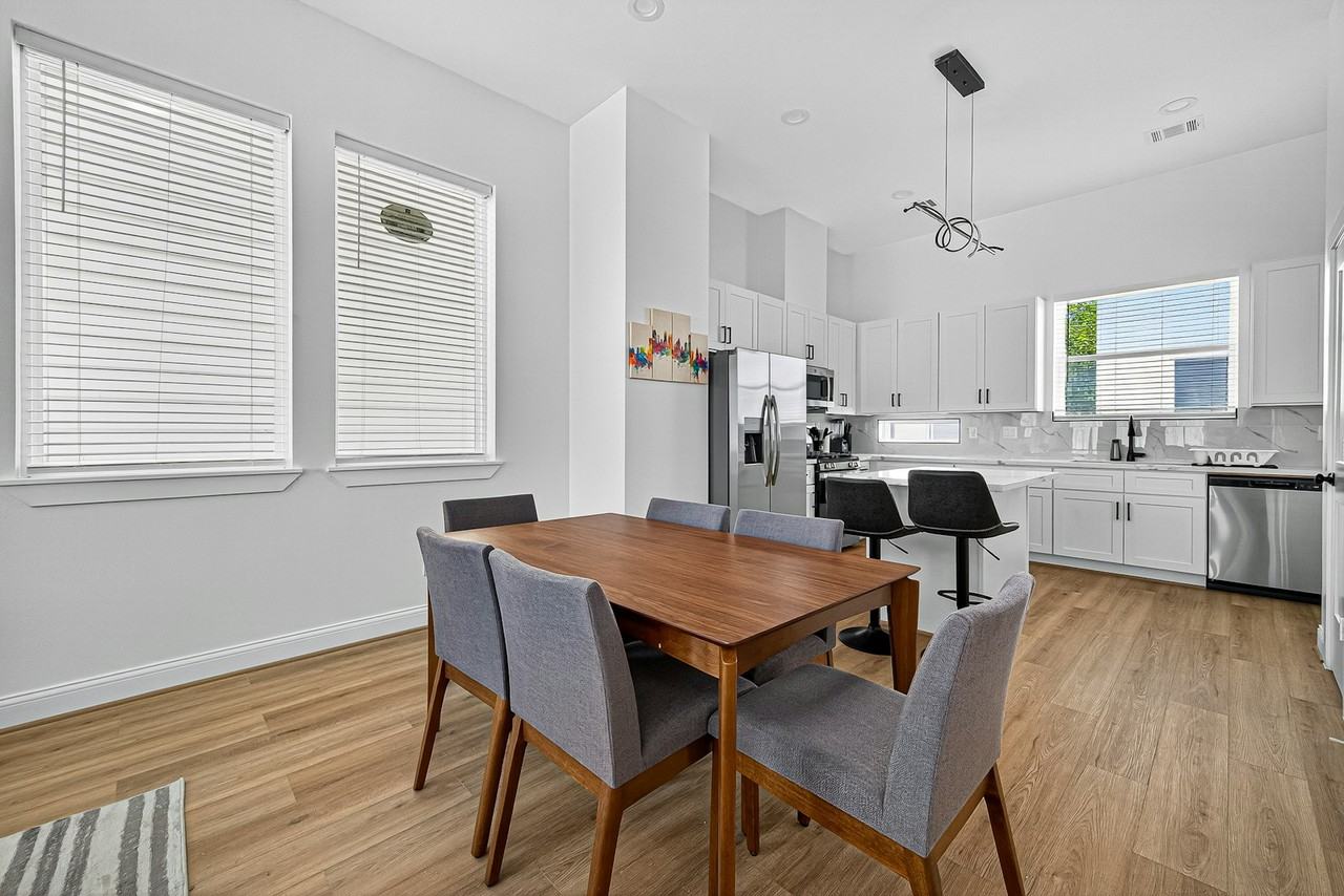 6346 Culberson St - Photo 4 of 21