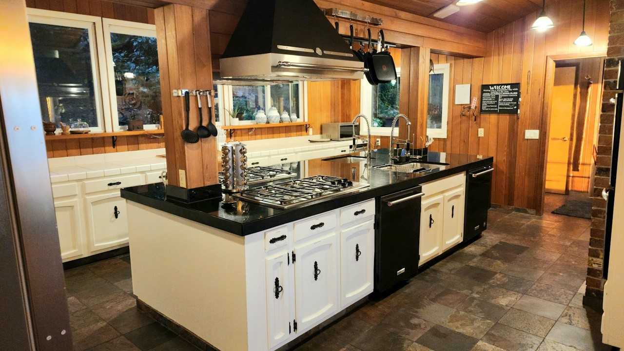 1231 Chuckanut Drive - Photo 6 of 28