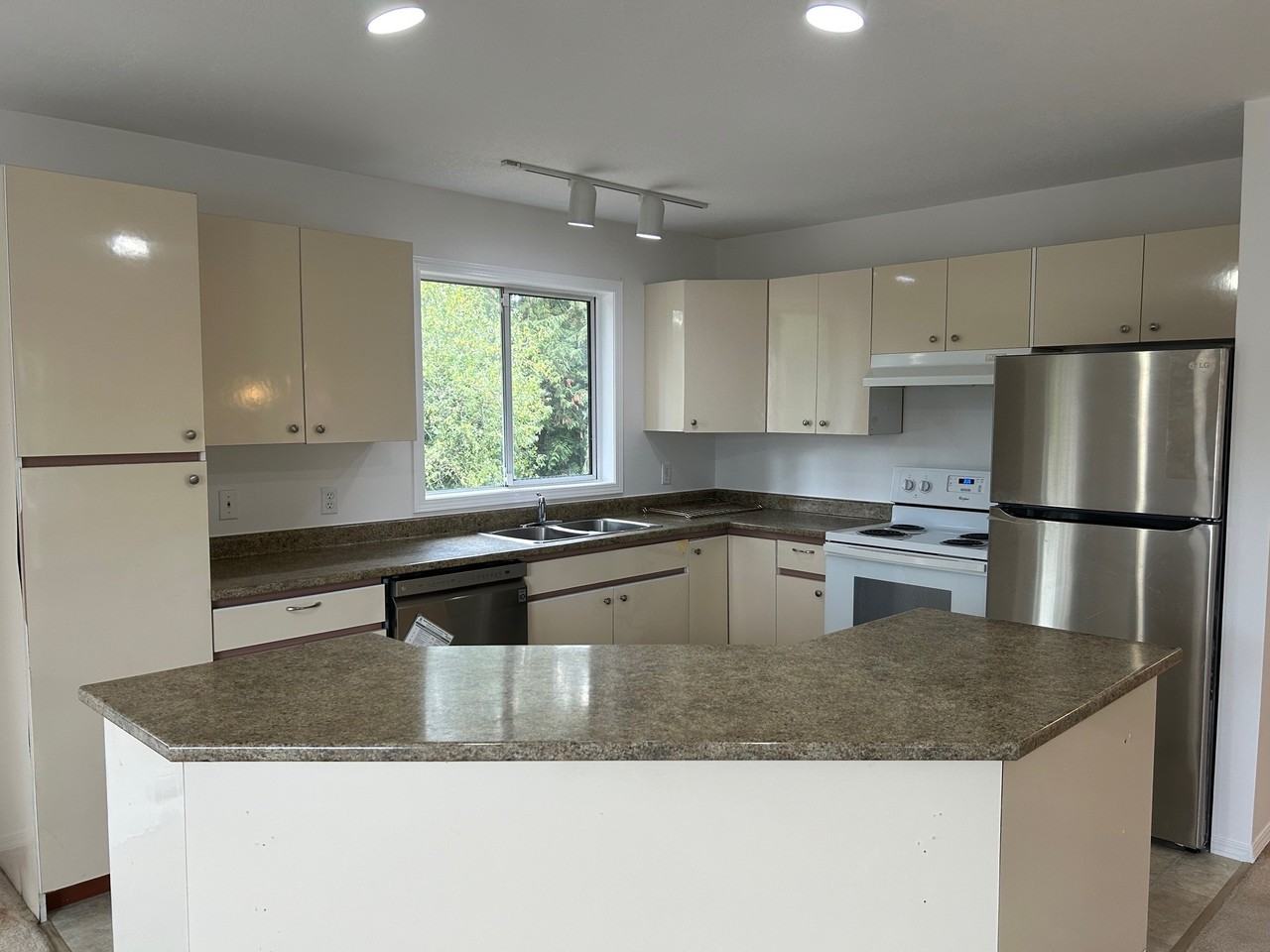 488 Bruce Ave #1 - Photo 3 of 15
