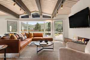 featured image of 809 S Aspen St #2