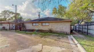 204 Lynn Dr #D - Photo 1 of 1
