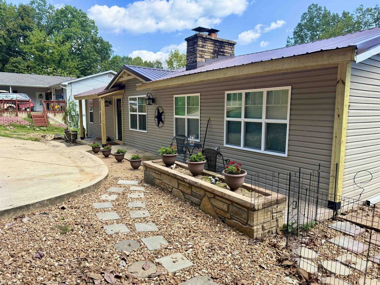 129 W Lakeshore Dr - Photo 2 of 33