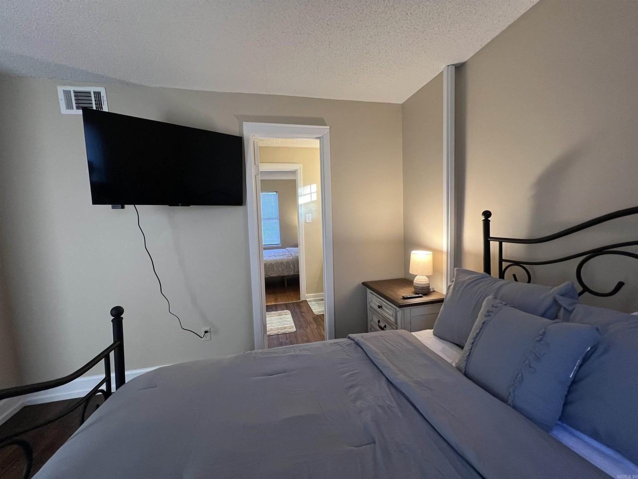 408 1/2 Booker St - Photo 4 of 10