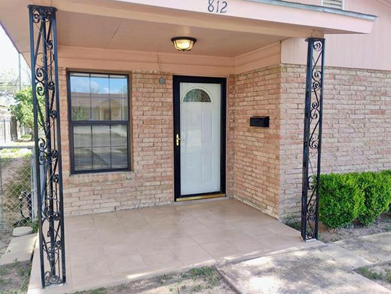 812 W 6th St - Photo 3 of 27