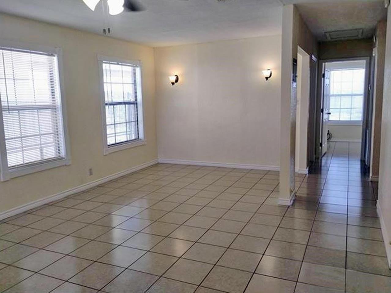 812 W 6th St - Photo 5 of 27