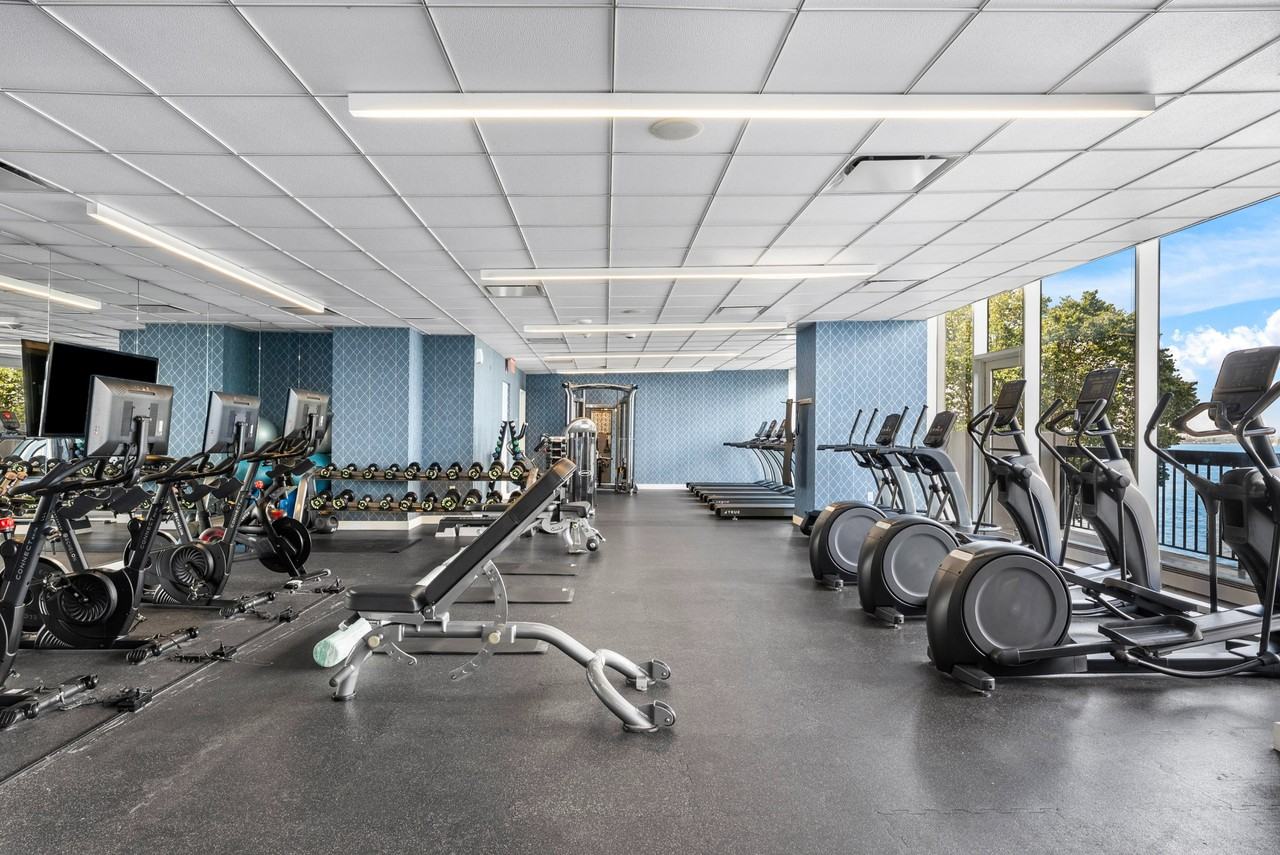 Gateway Battery Park City - Photo 7 of 50