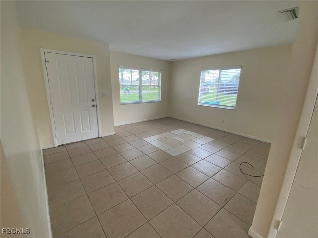 606 Hancock Bridge Pkwy - Photo 4 of 19