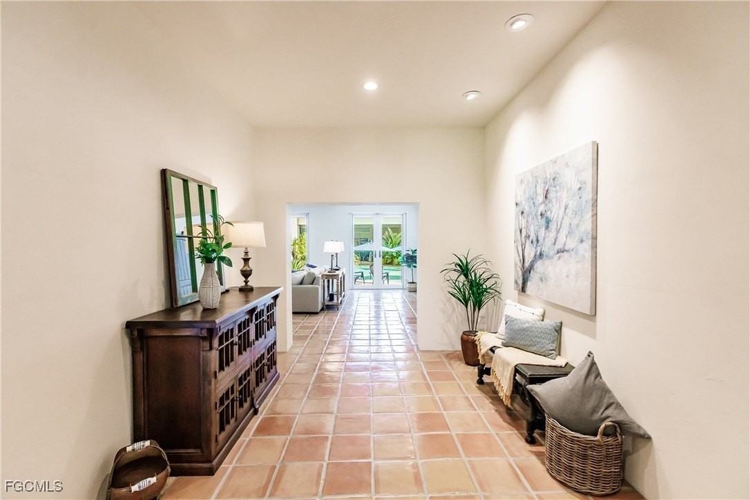 1291 Caloosa Dr - Photo 4 of 32