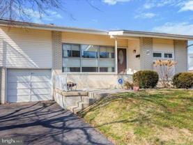 437 Haywood Rd - Photo 1 of 1