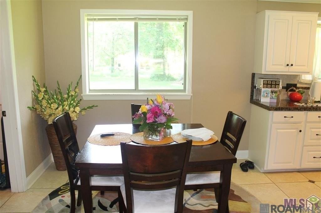 9448 Goodwood Blvd - Photo 4 of 11