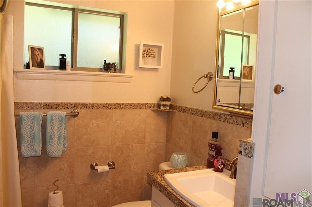 9448 Goodwood Blvd - Photo 6 of 11