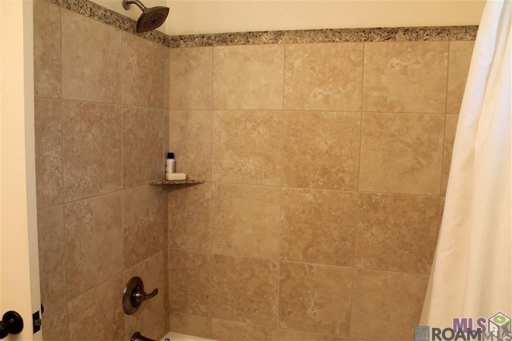 9448 Goodwood Blvd - Photo 7 of 11