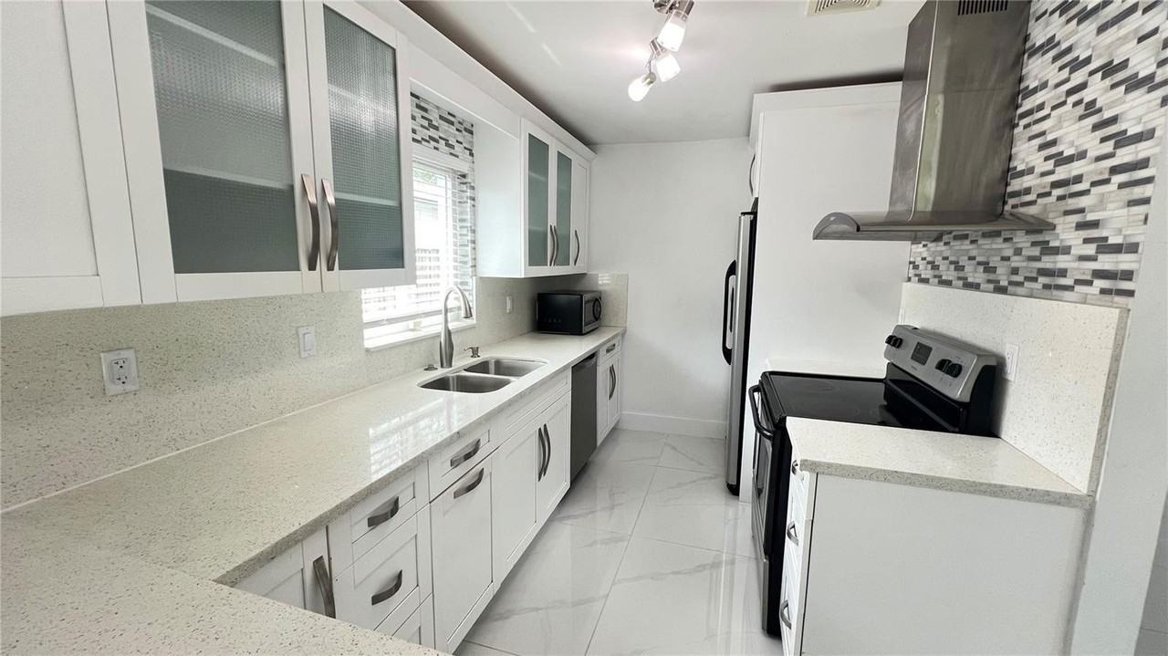 5042 Nw 195th Ter - Photo 2 of 8