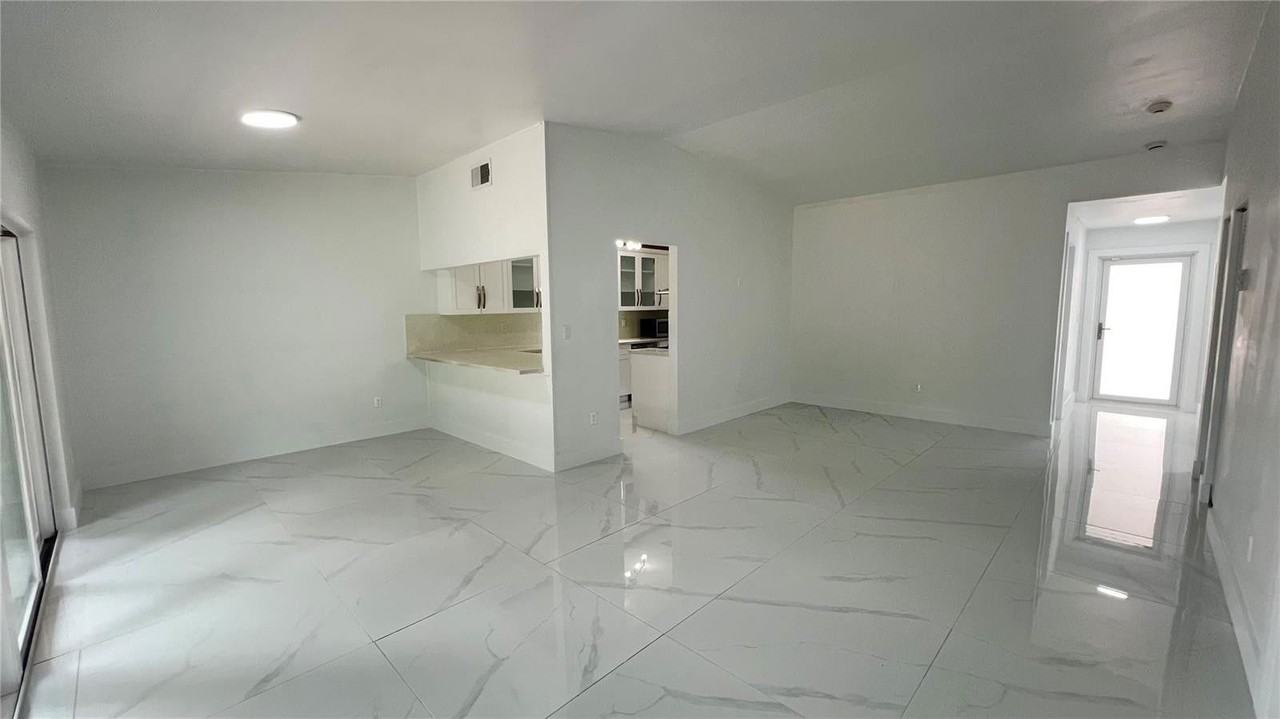 5042 Nw 195th Ter - Photo 3 of 8