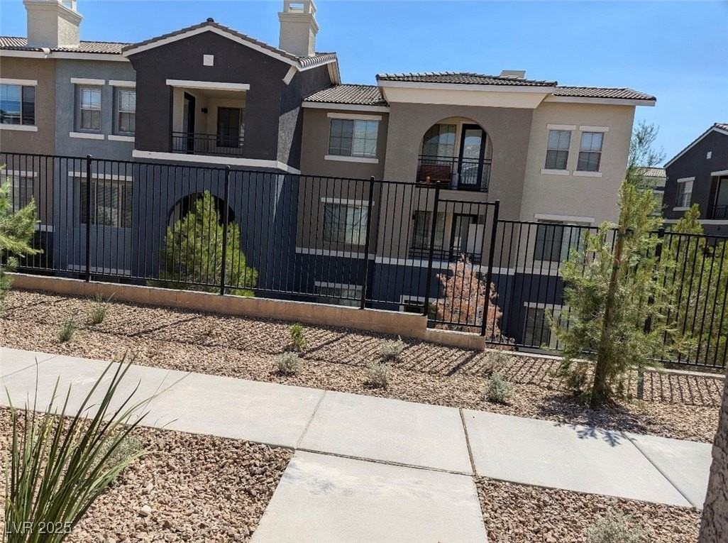 6270 Foxes Dale St - Photo 2 of 23