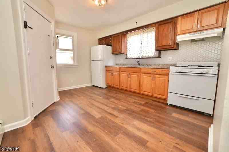 100 William St Apt 1st #1 - Photo 2 of 17