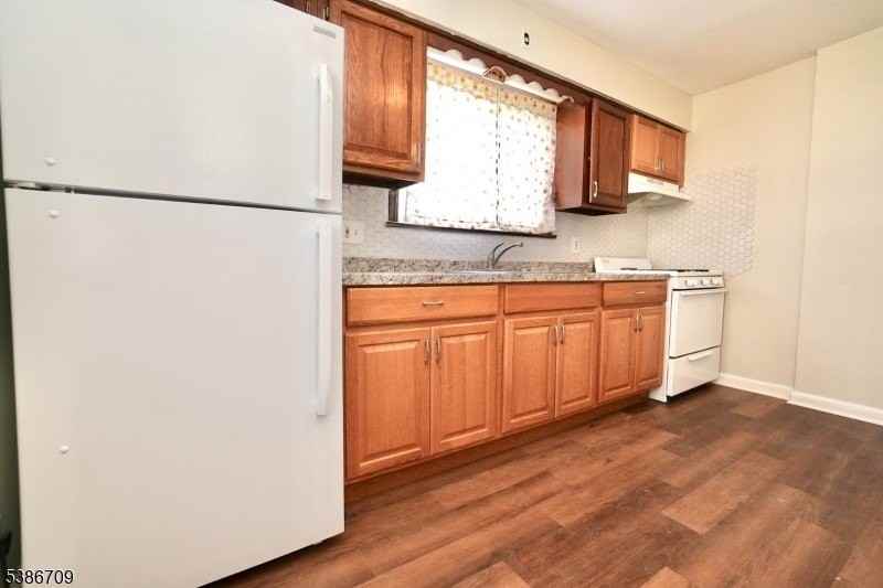 100 William St Apt 1st #1 - Photo 3 of 17