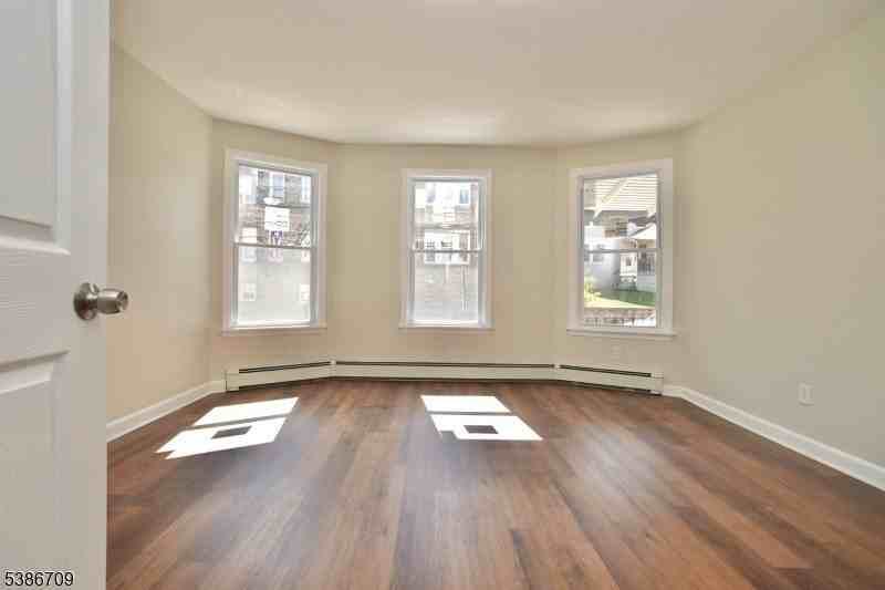 100 William St Apt 1st #1 - Photo 6 of 17