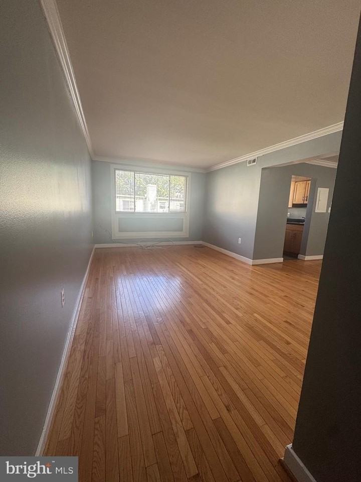 2838 Hartford St Se - Photo 3 of 21