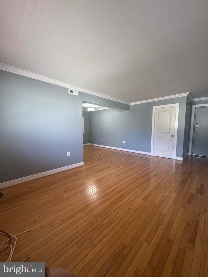 2838 Hartford St Se - Photo 4 of 21