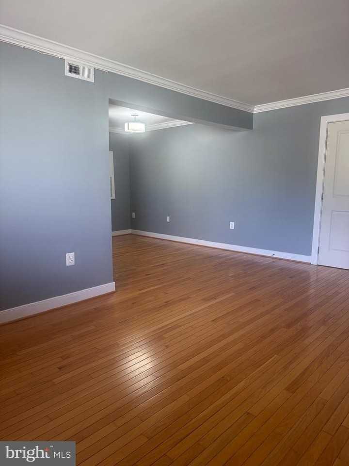 2838 Hartford St Se - Photo 5 of 21