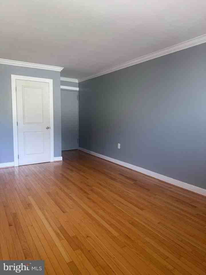 2838 Hartford St Se - Photo 7 of 21