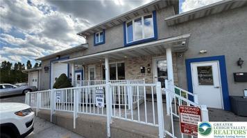 featured image of 725 S 27th St