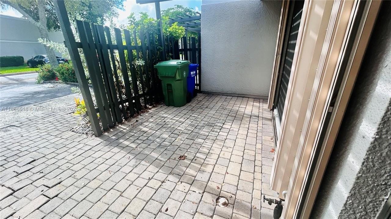 1666 Nw 113th Way #1666 - Photo 2 of 27