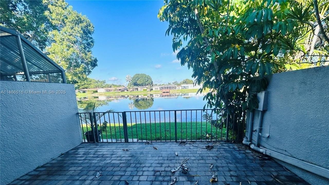 1666 Nw 113th Way #1666 - Photo 3 of 27