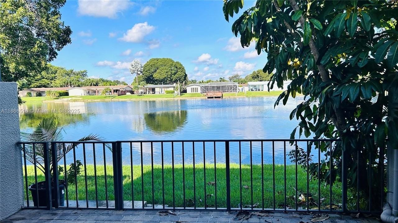 1666 Nw 113th Way #1666 - Photo 4 of 27