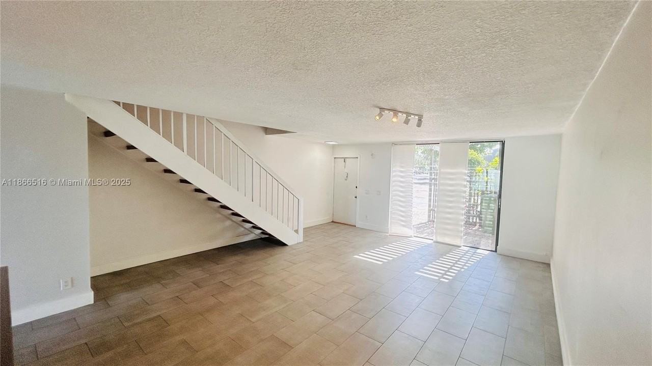 1666 Nw 113th Way #1666 - Photo 5 of 27