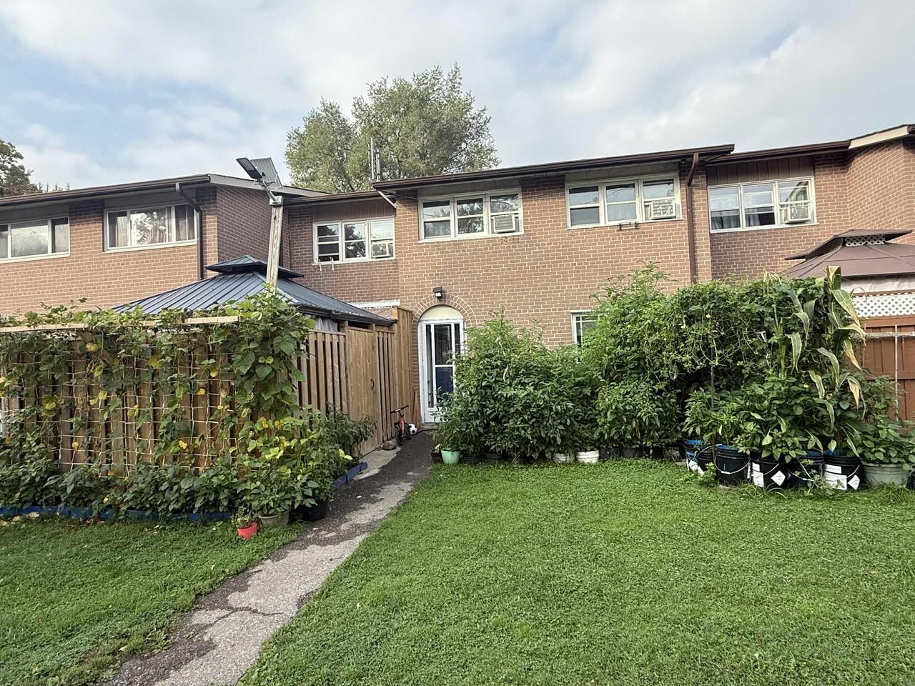 London Green Ct & Driftwood Ave - Photo 7 of 7