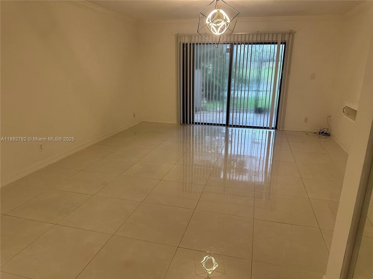 1624 Nw 90th Way #1624 - Photo 3 of 26