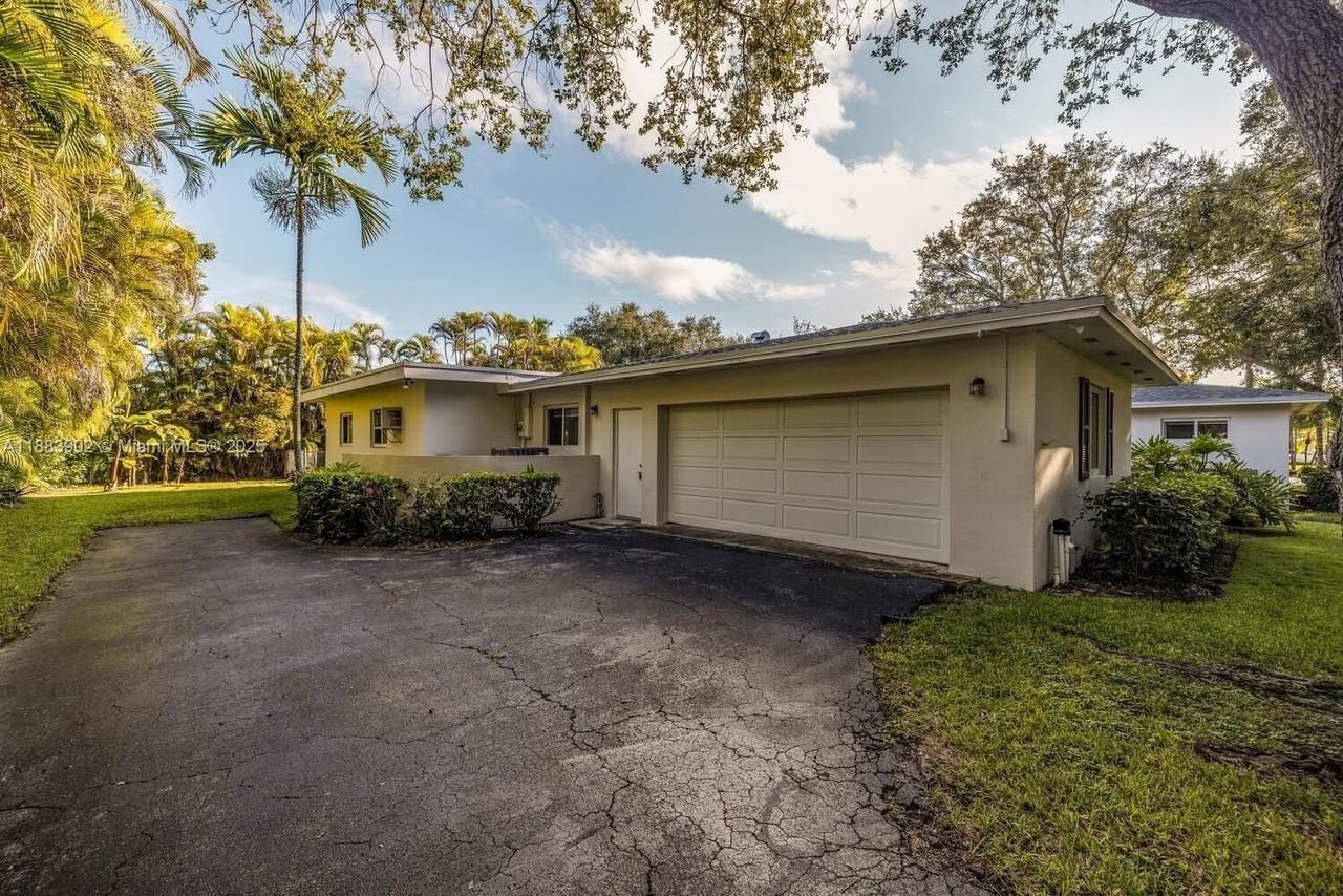 8445 Sw 147th St - Photo 6 of 39