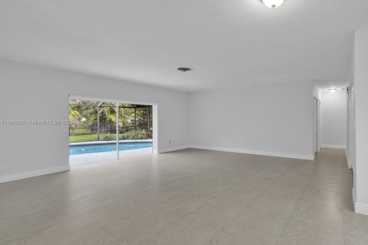 8445 Sw 147th St - Photo 7 of 39