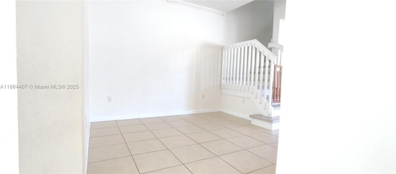 2616 Se 14th Ave #303 - Photo 6 of 25