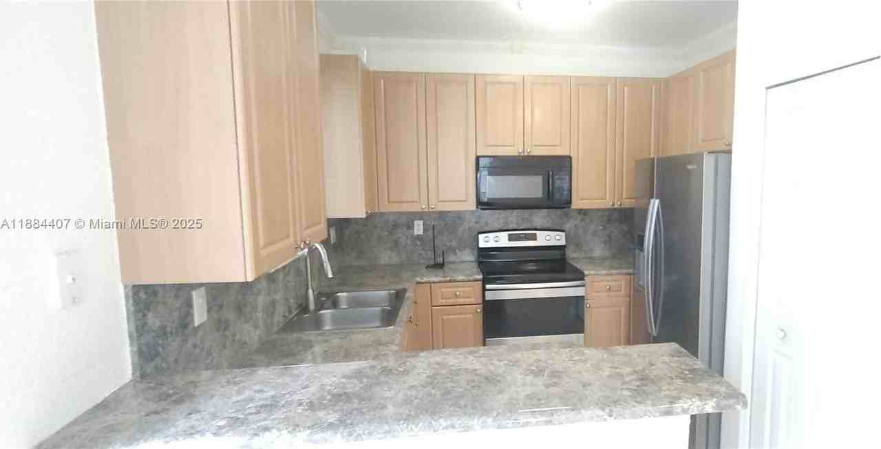 2616 Se 14th Ave #303 - Photo 7 of 25