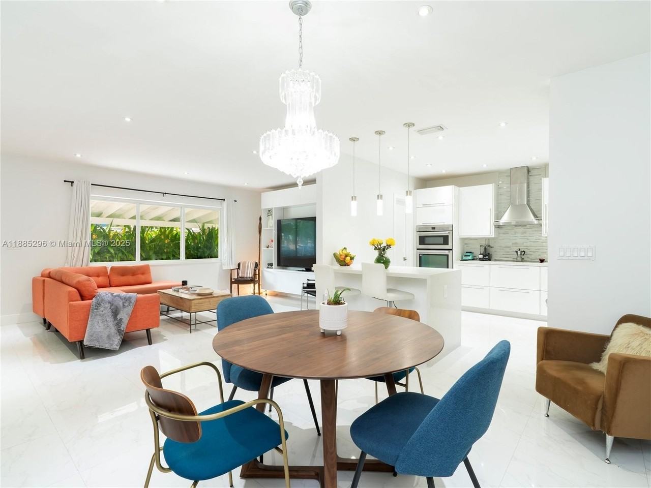 1617 Ne 157th Ter - Photo 5 of 33