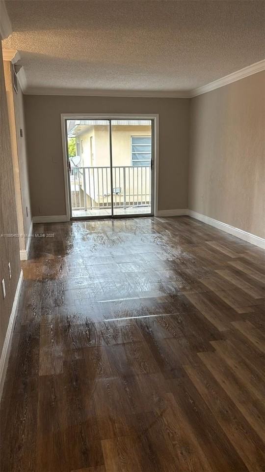 16118 Ne 21st Ave #18 - Photo 4 of 7