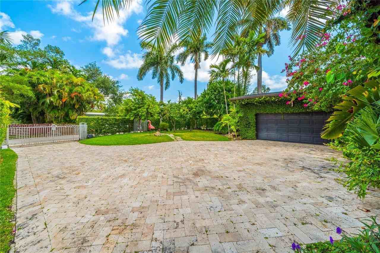 1160 Ne 91st St - Photo 7 of 42