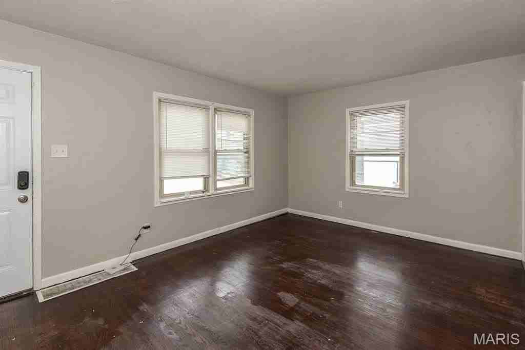 320 Millman Dr - Photo 4 of 38