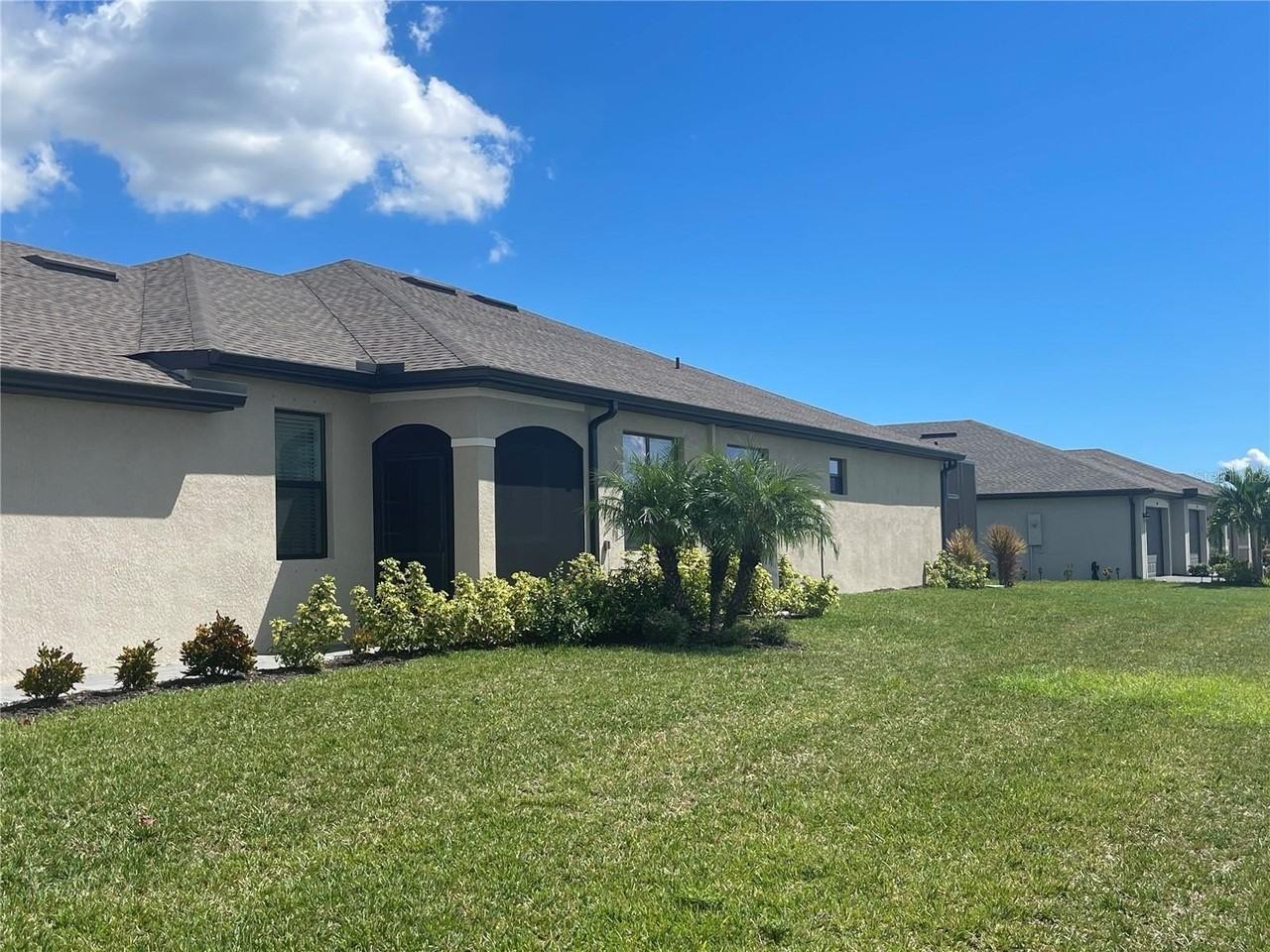 1912 Saddlewood Cir - Photo 2 of 50