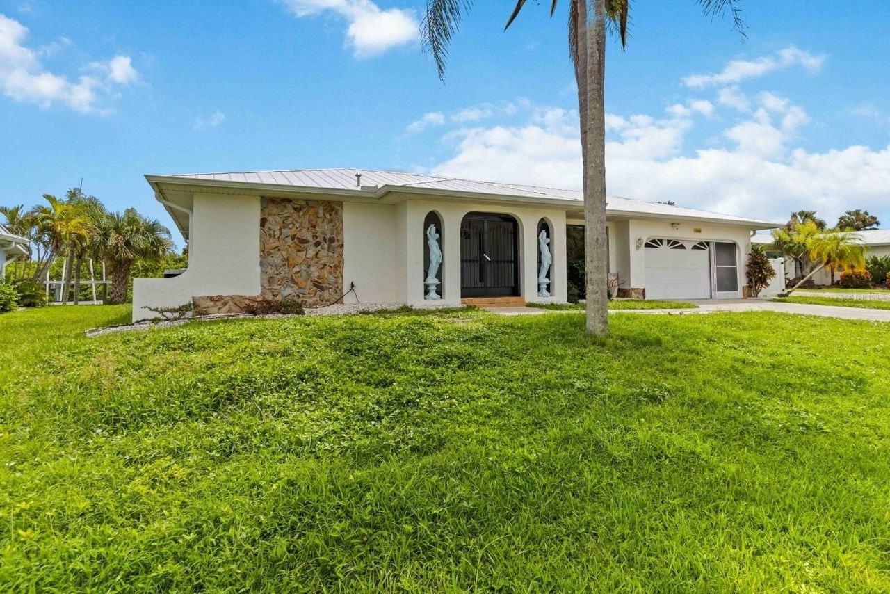 18606 Briggs Cir - Photo 3 of 44