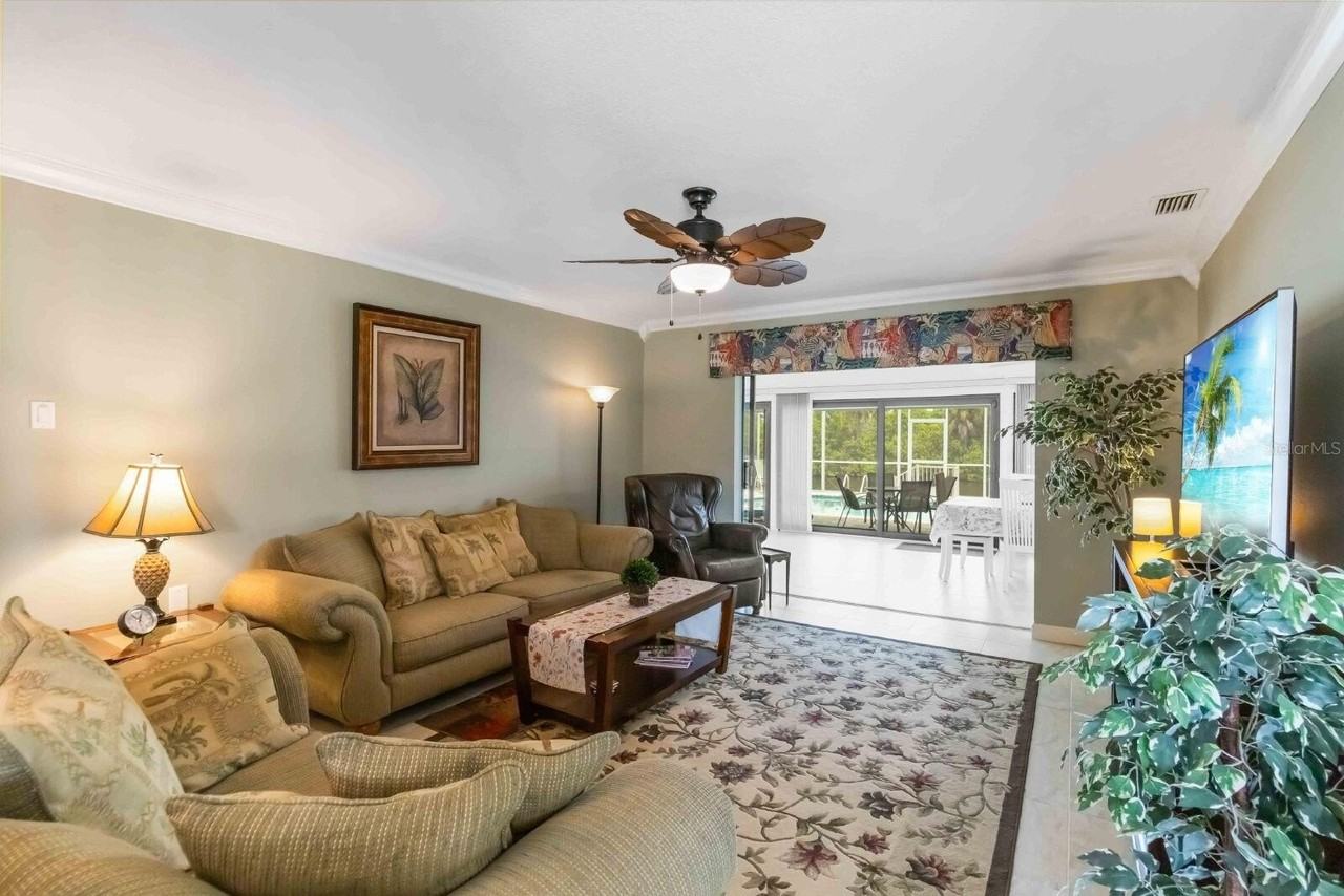 18606 Briggs Cir - Photo 5 of 44