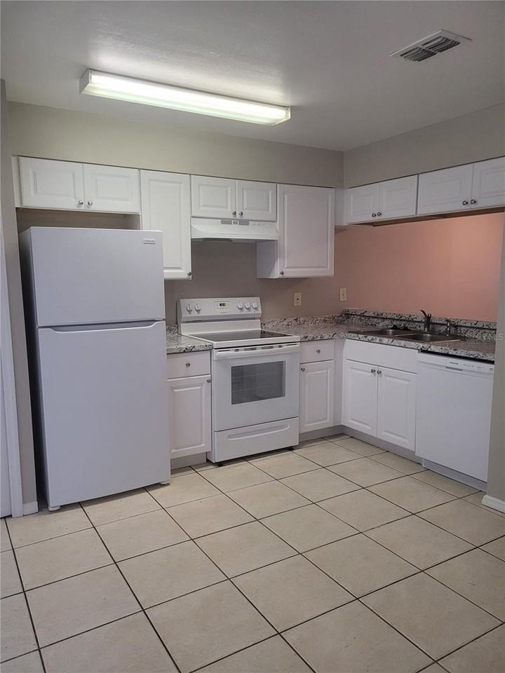 3102 Enclave Ct - Photo 5 of 31